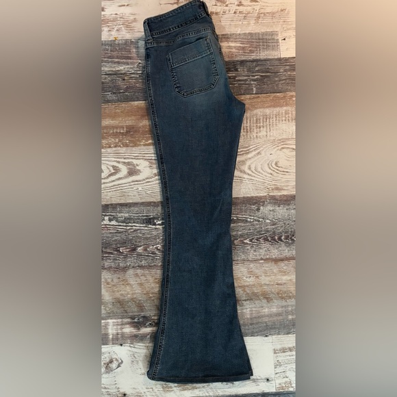 Women’s A & F Y2K Denim/Distressed Vintage Low Rise Flare Jeans! - Picture 6 of 7
